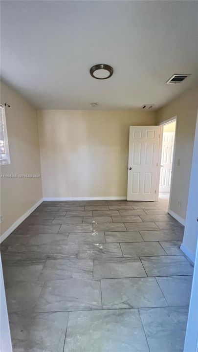 For Rent: $1,900 (2 beds, 1 baths, 4254 Square Feet)
