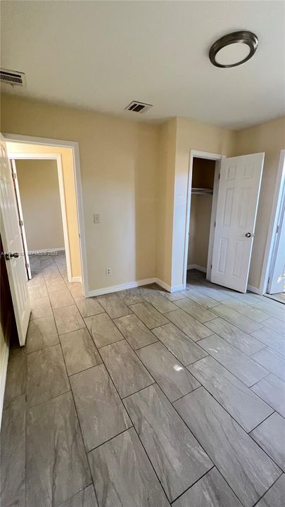 For Rent: $1,900 (2 beds, 1 baths, 4254 Square Feet)