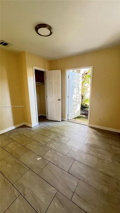 For Rent: $1,900 (2 beds, 1 baths, 4254 Square Feet)