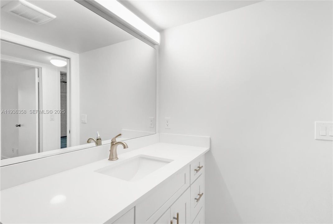 For Sale: $138,000 (2 beds, 2 baths, 896 Square Feet)