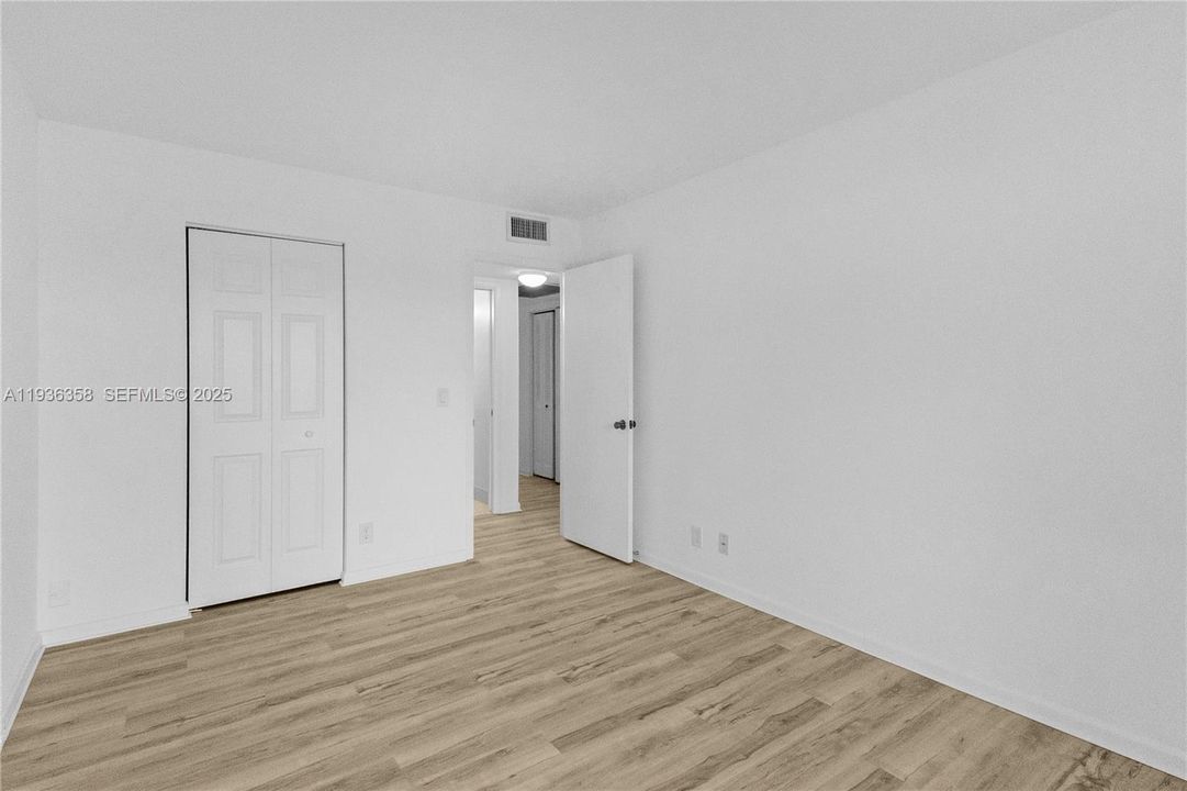 For Sale: $138,000 (2 beds, 2 baths, 896 Square Feet)