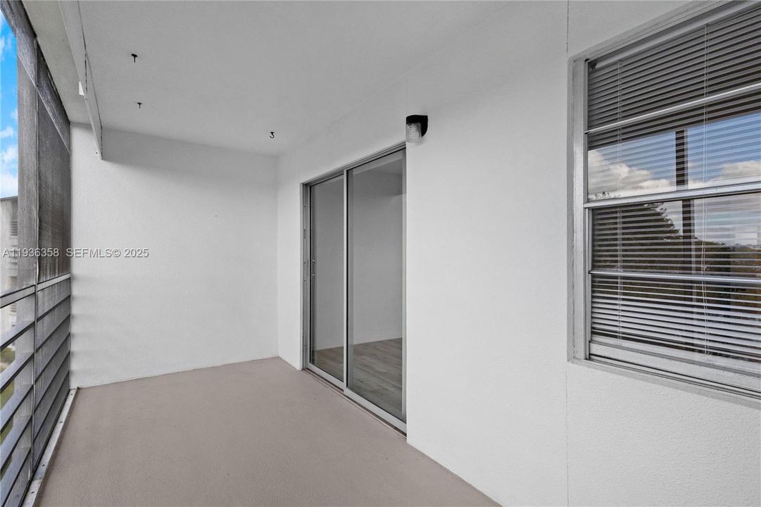 For Sale: $138,000 (2 beds, 2 baths, 896 Square Feet)