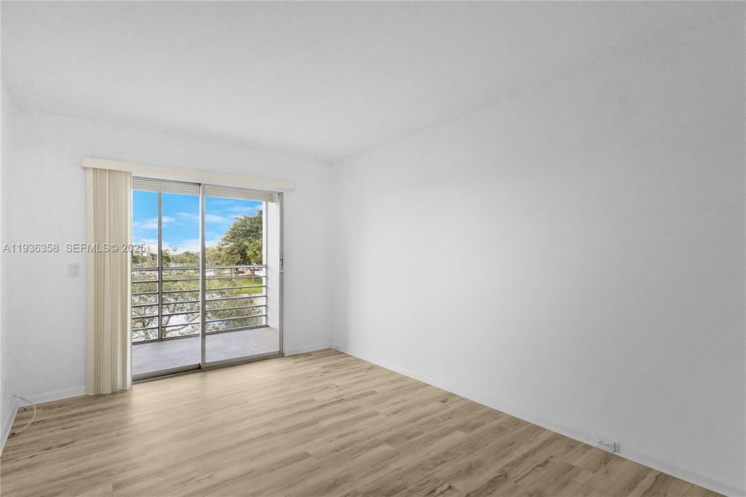 For Sale: $138,000 (2 beds, 2 baths, 896 Square Feet)