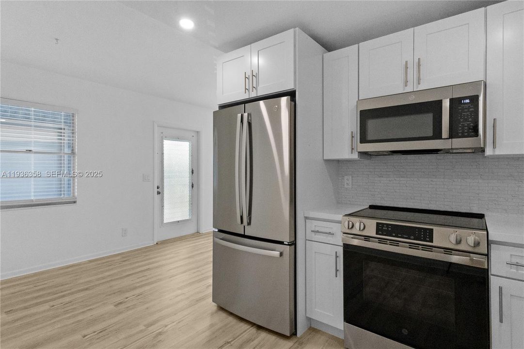 For Sale: $138,000 (2 beds, 2 baths, 896 Square Feet)