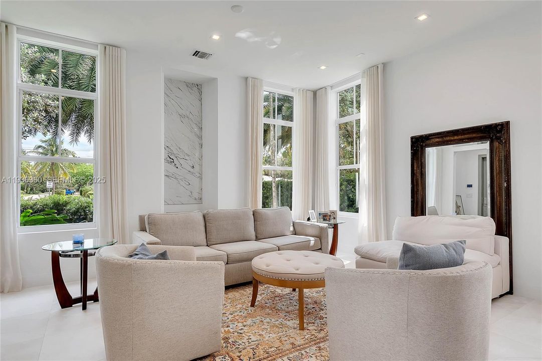 En Renta: $11,500 (3 camas, 2 baños, 2728 Pies cuadrados)