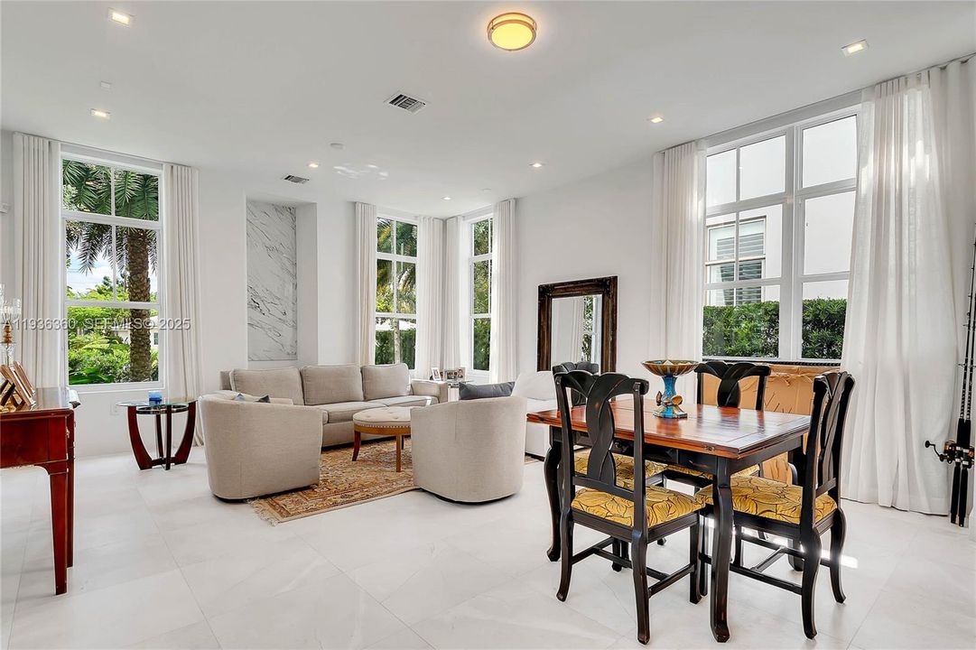 En Renta: $11,500 (3 camas, 2 baños, 2728 Pies cuadrados)