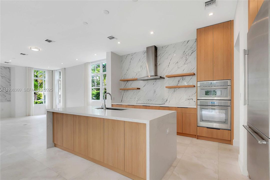 En Renta: $11,500 (3 camas, 2 baños, 2728 Pies cuadrados)