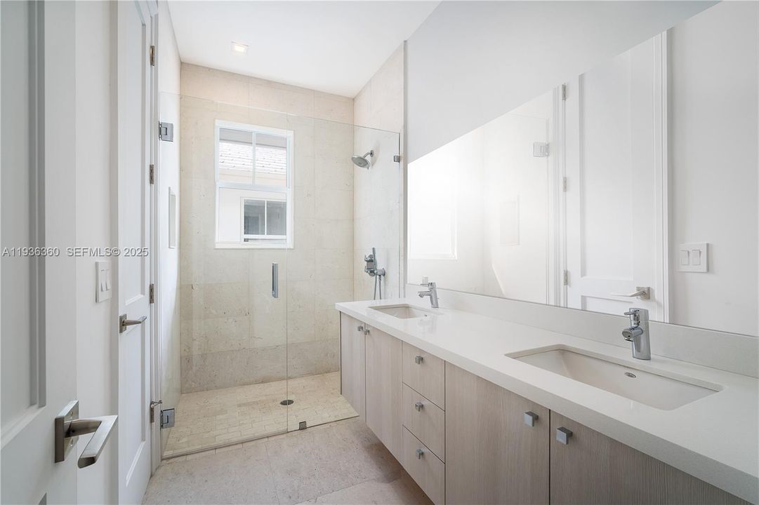 En Renta: $11,500 (3 camas, 2 baños, 2728 Pies cuadrados)