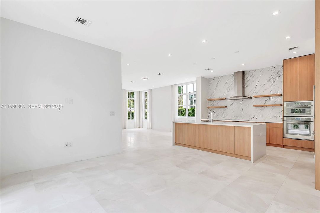 En Renta: $11,500 (3 camas, 2 baños, 2728 Pies cuadrados)