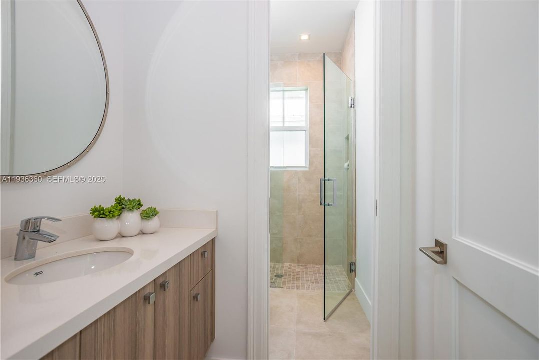 En Renta: $11,500 (3 camas, 2 baños, 2728 Pies cuadrados)