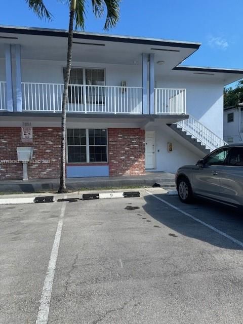 PARKING SPACE IN FRONT OF THE BUILDING