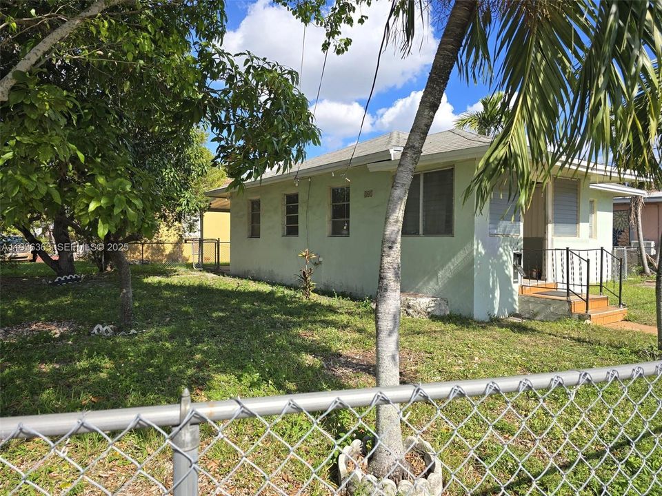 На продажу: $485,000 (3 спален, 1 ванн, 1009 Квадратных фут)