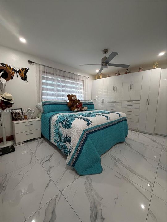 待售: $900,000 (3 贝兹, 3 浴室, 2206 平方英尺)