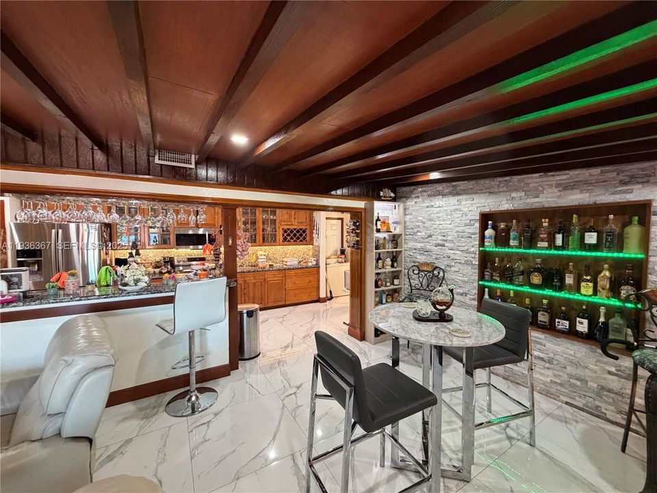 待售: $900,000 (3 贝兹, 3 浴室, 2206 平方英尺)