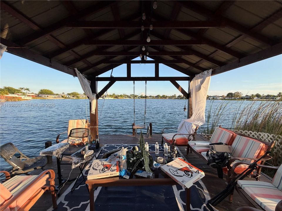 待售: $900,000 (3 贝兹, 3 浴室, 2206 平方英尺)