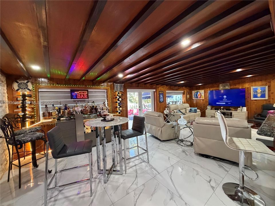 待售: $900,000 (3 贝兹, 3 浴室, 2206 平方英尺)