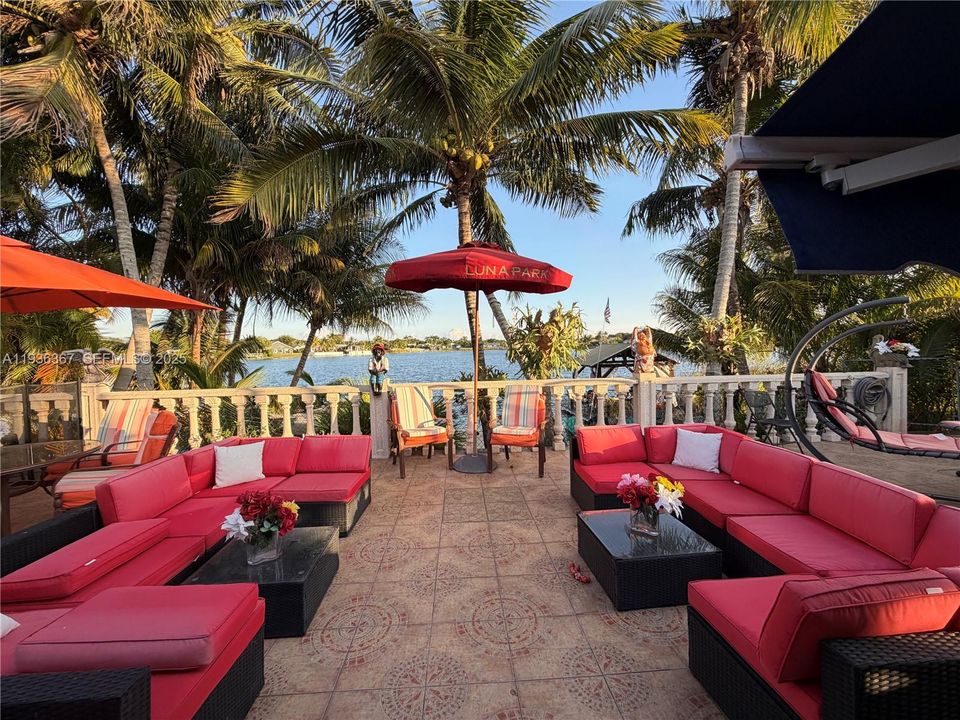 待售: $900,000 (3 贝兹, 3 浴室, 2206 平方英尺)