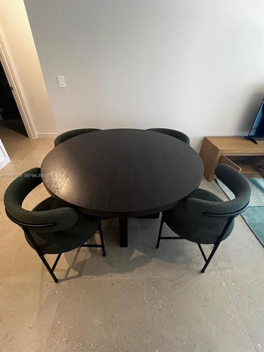 出租: $3,400 (1 贝兹, 1 浴室, 0 平方英尺)