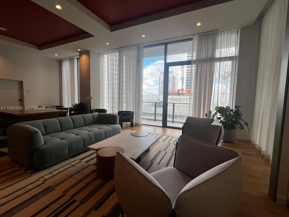 出租: $3,400 (1 贝兹, 1 浴室, 0 平方英尺)