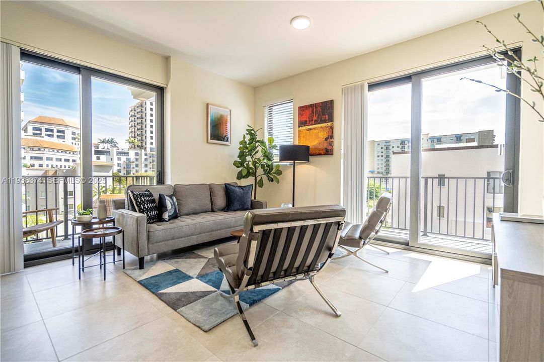 В аренду: $4,750 (3 спален, 3 ванн, 1465 Квадратных фут)