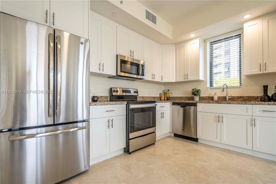 В аренду: $4,750 (3 спален, 3 ванн, 1465 Квадратных фут)