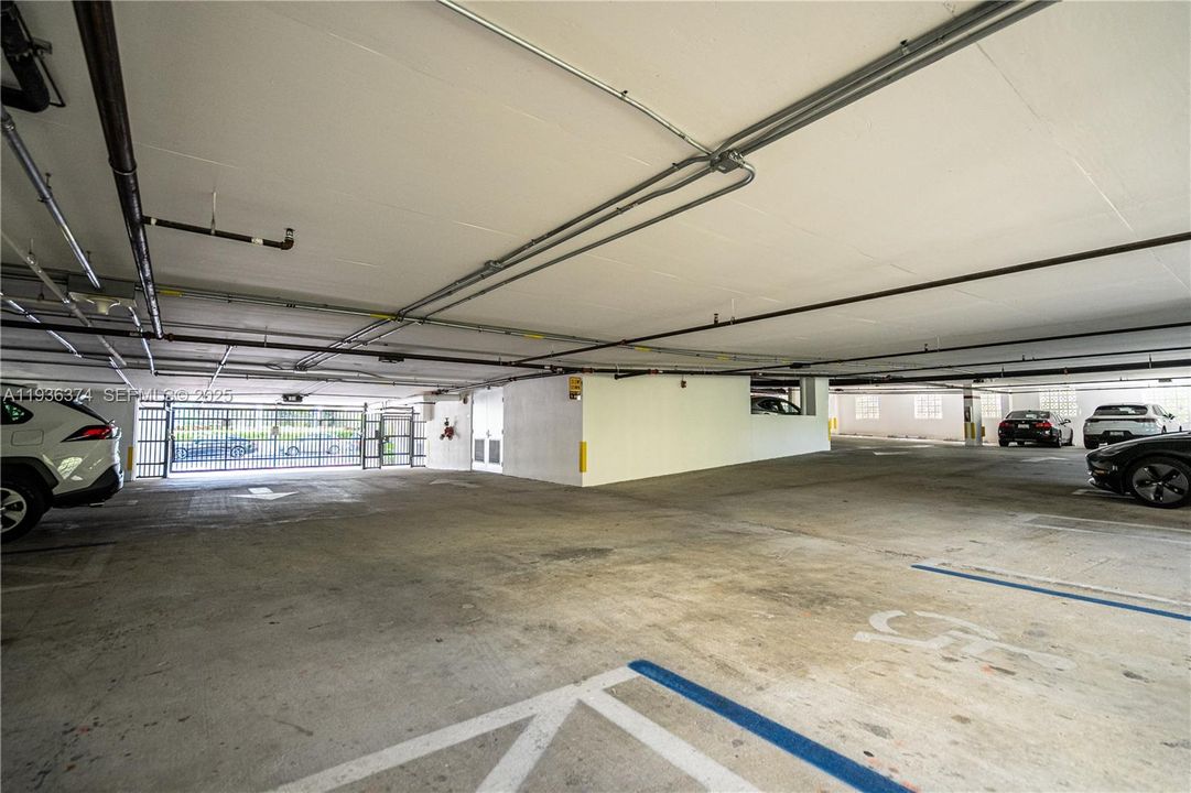 В аренду: $4,750 (3 спален, 3 ванн, 1465 Квадратных фут)