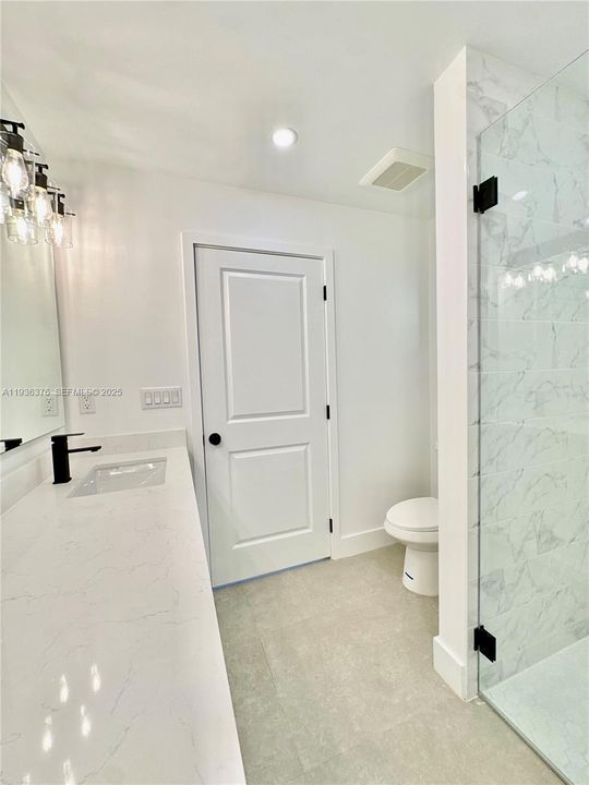 Bathroom 2 Jack & Jill