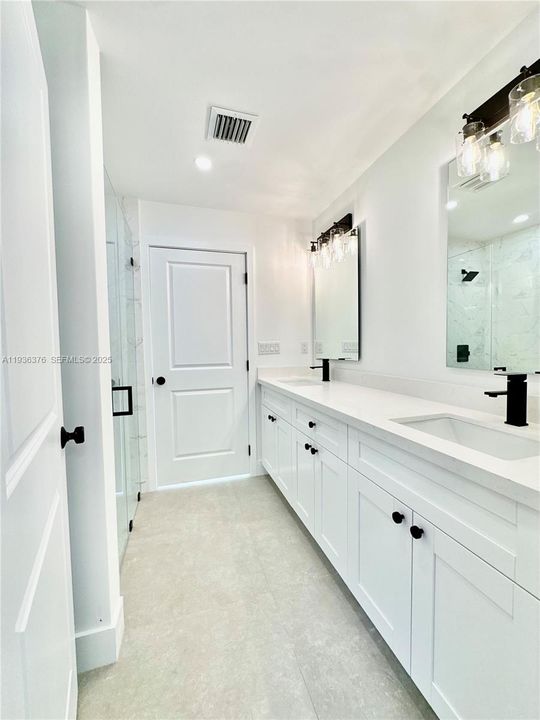 Bathroom 2 Jack & Jill