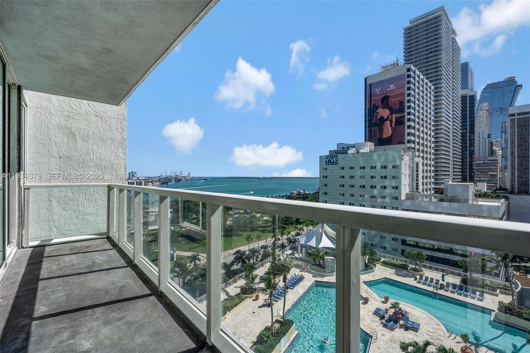 В аренду: $2,800 (1 спален, 1 ванн, 806 Квадратных фут)