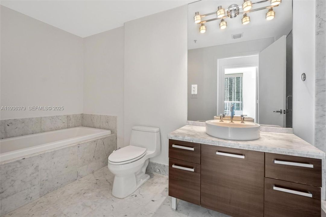 В аренду: $2,800 (1 спален, 1 ванн, 806 Квадратных фут)