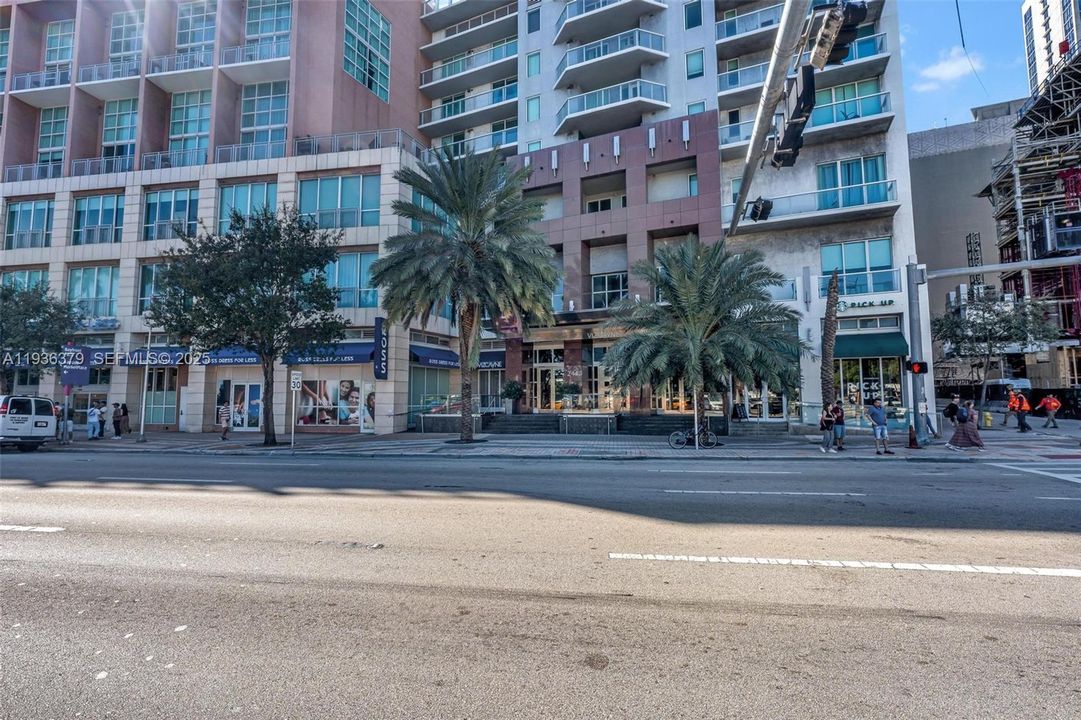 В аренду: $2,800 (1 спален, 1 ванн, 806 Квадратных фут)