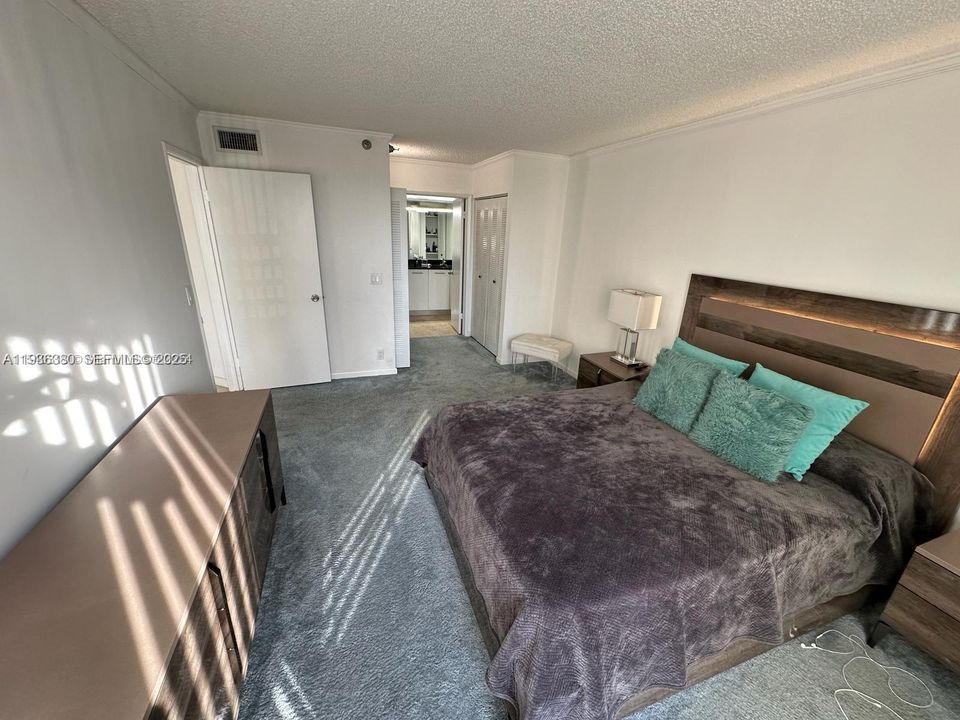 待售: $375,000 (2 贝兹, 2 浴室, 1302 平方英尺)