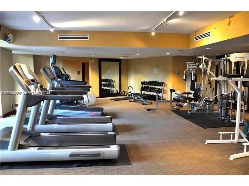 待售: $375,000 (2 贝兹, 2 浴室, 1302 平方英尺)