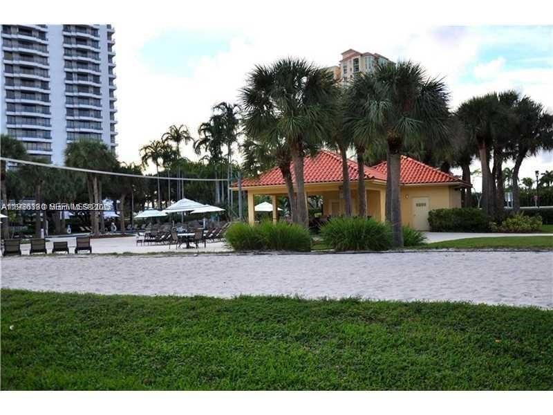 待售: $375,000 (2 贝兹, 2 浴室, 1302 平方英尺)