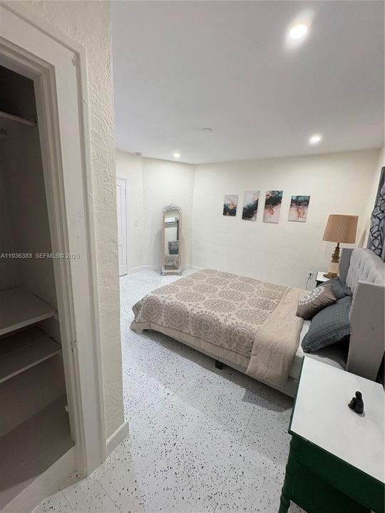 В аренду: $2,800 (1 спален, 1 ванн, 820 Квадратных фут)