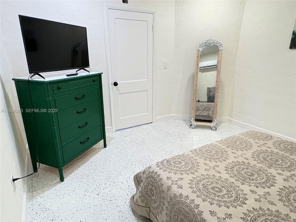 В аренду: $2,800 (1 спален, 1 ванн, 820 Квадратных фут)