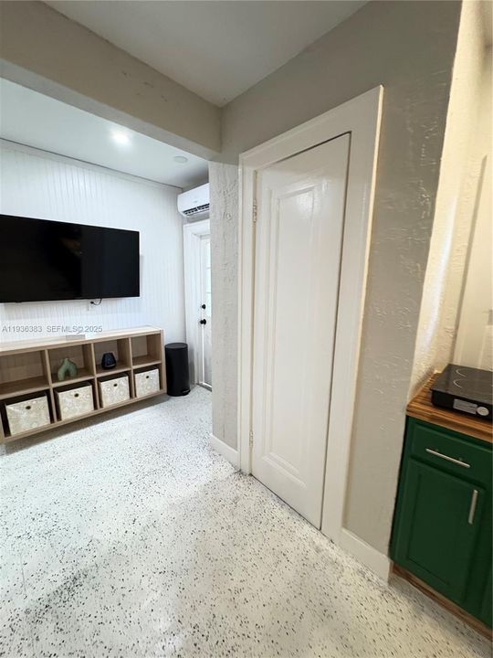 В аренду: $2,800 (1 спален, 1 ванн, 820 Квадратных фут)