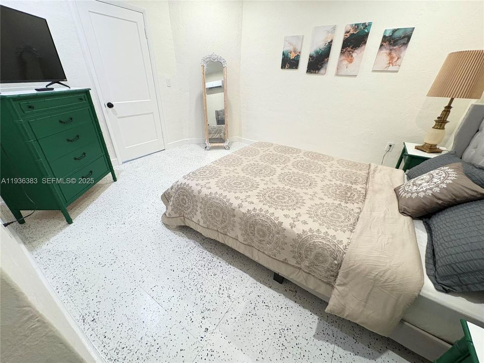 В аренду: $2,800 (1 спален, 1 ванн, 820 Квадратных фут)