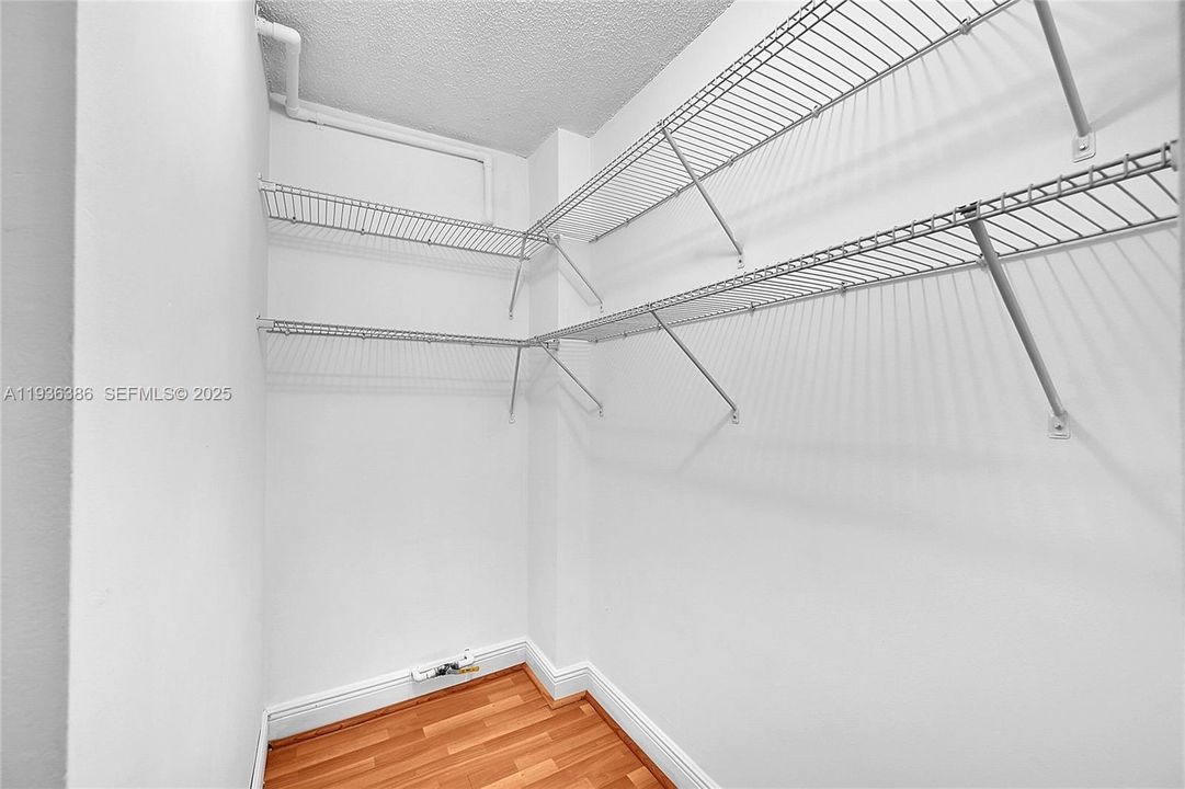 待售: $125,000 (2 贝兹, 2 浴室, 960 平方英尺)