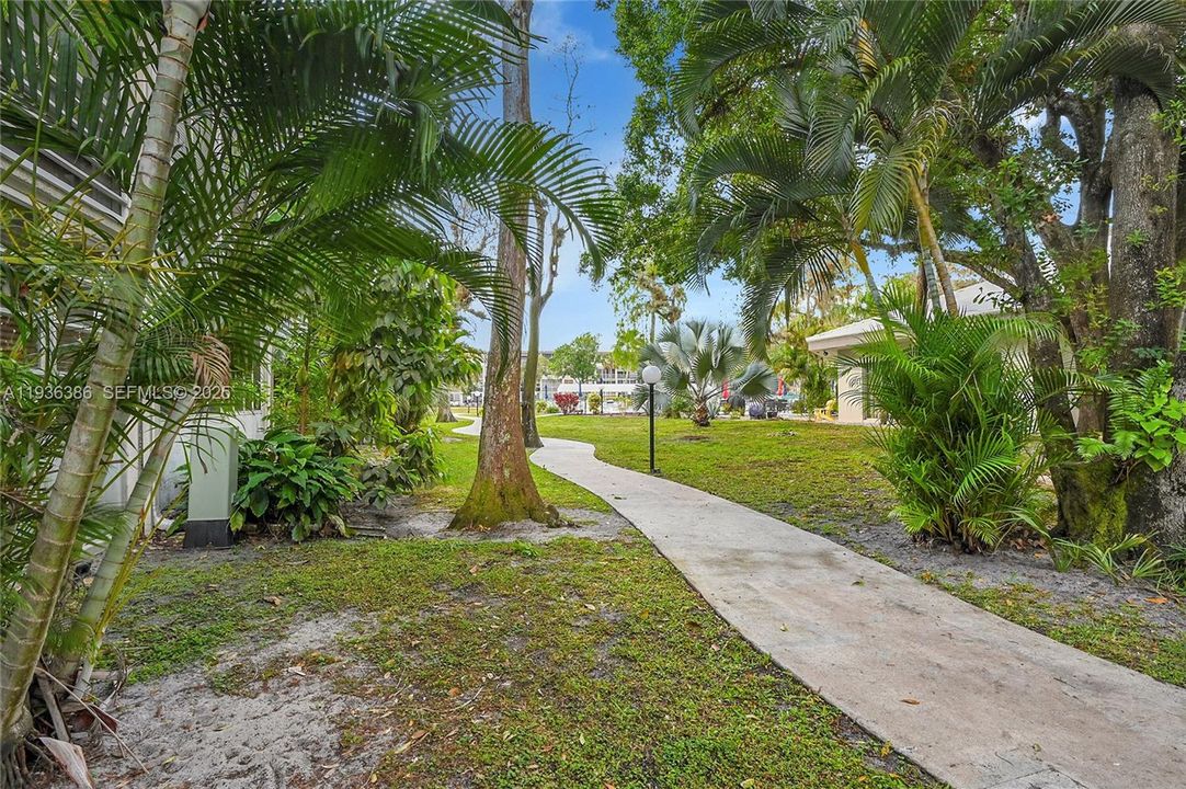 待售: $125,000 (2 贝兹, 2 浴室, 960 平方英尺)