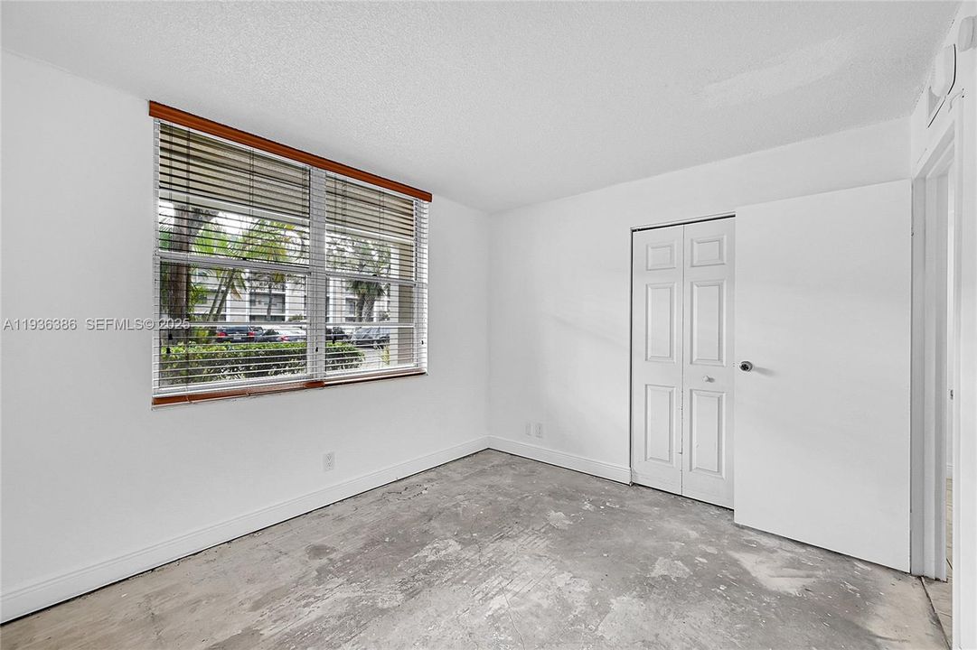 待售: $125,000 (2 贝兹, 2 浴室, 960 平方英尺)