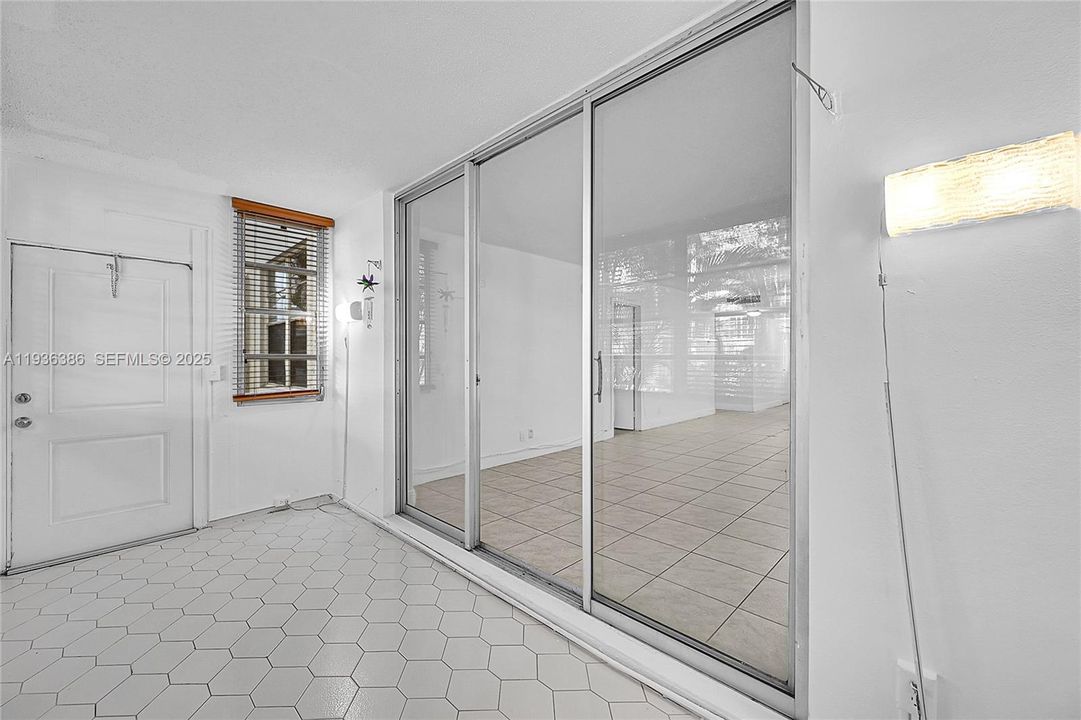 待售: $125,000 (2 贝兹, 2 浴室, 960 平方英尺)