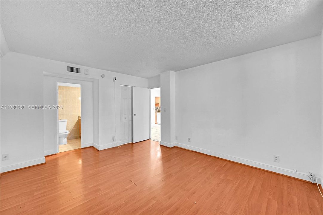 待售: $125,000 (2 贝兹, 2 浴室, 960 平方英尺)