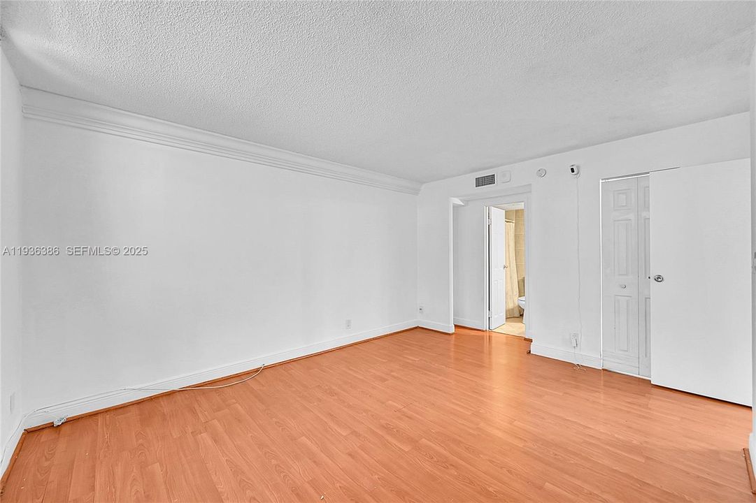 待售: $125,000 (2 贝兹, 2 浴室, 960 平方英尺)