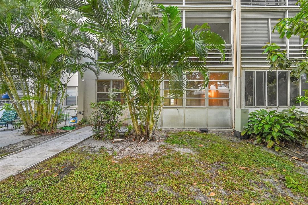 待售: $125,000 (2 贝兹, 2 浴室, 960 平方英尺)