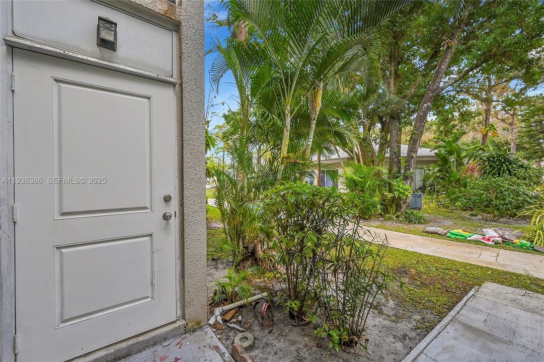 待售: $125,000 (2 贝兹, 2 浴室, 960 平方英尺)