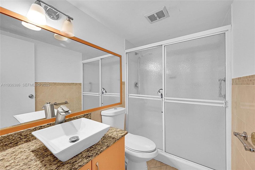 待售: $125,000 (2 贝兹, 2 浴室, 960 平方英尺)