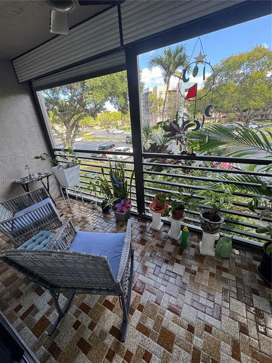 待售: $189,999 (1 贝兹, 1 浴室, 773 平方英尺)