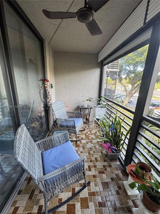 待售: $189,999 (1 贝兹, 1 浴室, 773 平方英尺)