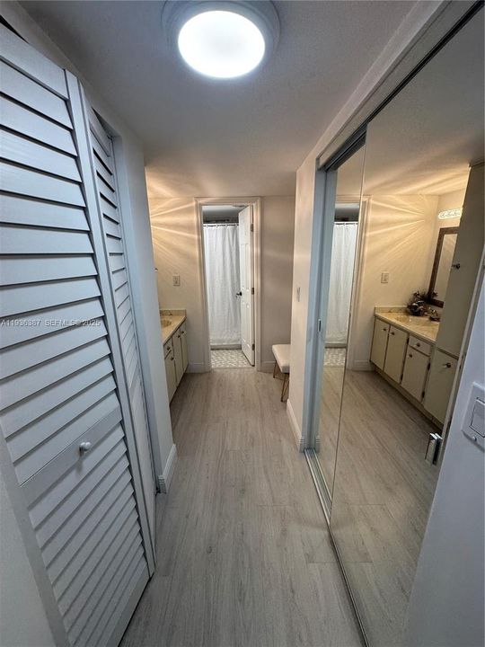 待售: $189,999 (1 贝兹, 1 浴室, 773 平方英尺)